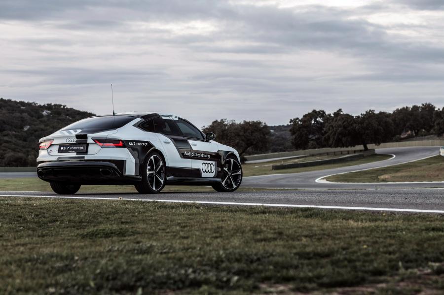  Audi RS7 Sportback Piloted Driving Concept 2014 года  (фото 21 из 22)